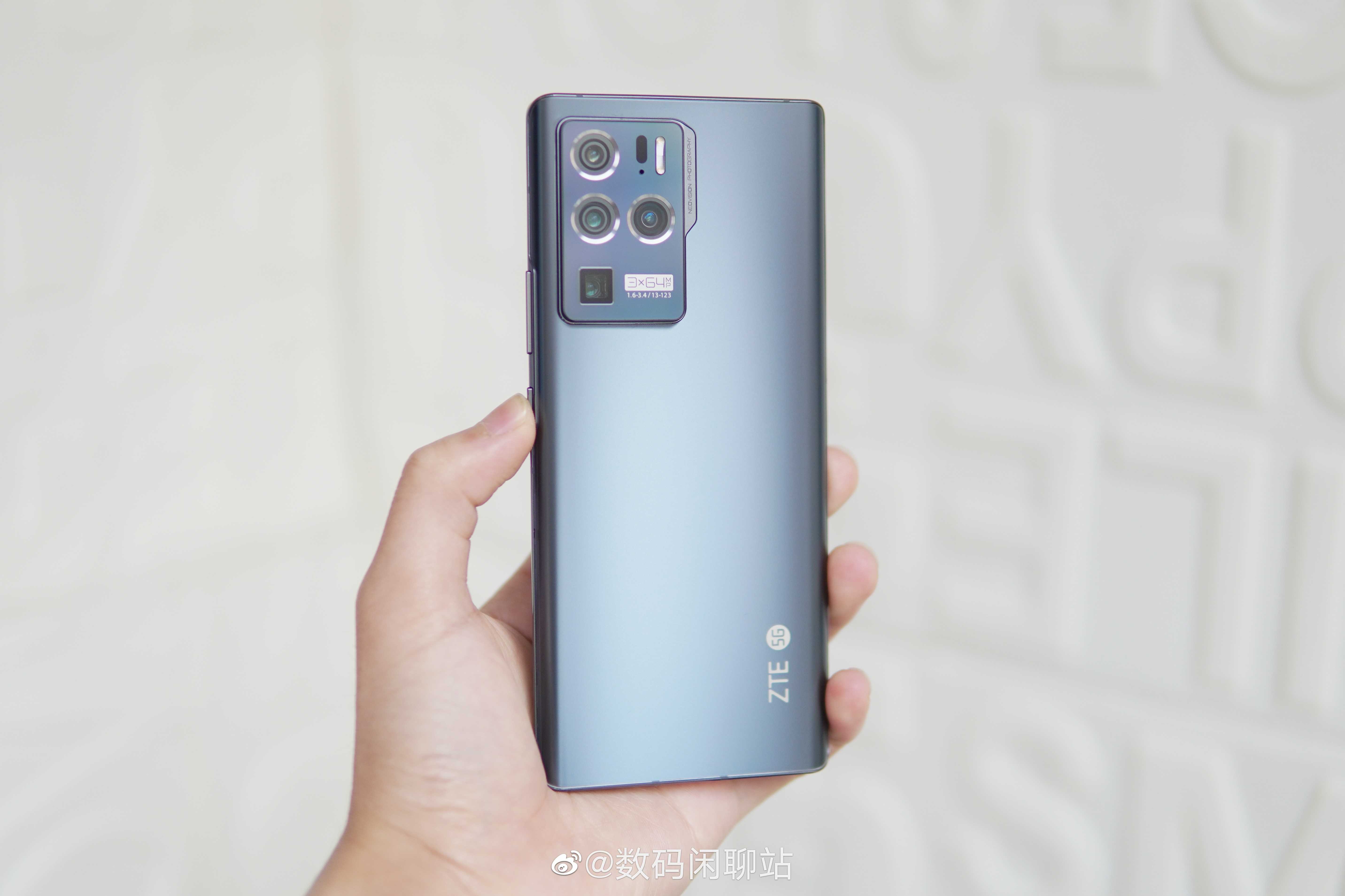 中兴Axon30Ultra屏幕配置介绍