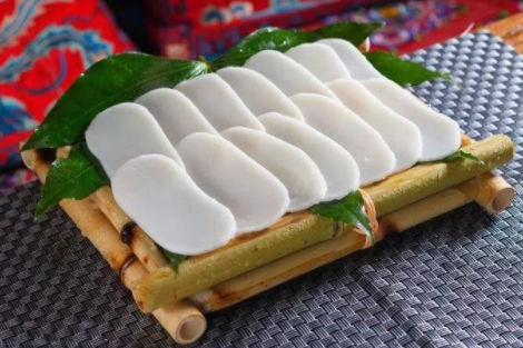 云南的特色美食饵块，制作原料是