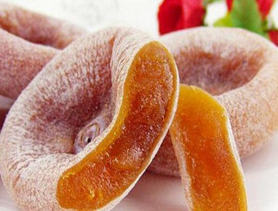 买回来的柿饼上有一层白霜是发霉了吗