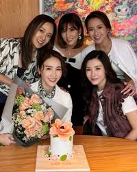 年轻漂亮的女生最好找怎样的朋友？