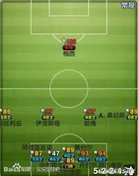 《实况足球2013》掌握人球分过，轻松戏耍对手后卫线