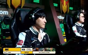 YY4010:神秘顶尖战队独家直播频道