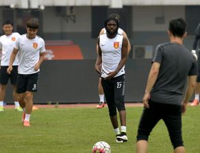 《FIFA21生日热尔维尼奥SBC攻略：如何高效完成挑战》