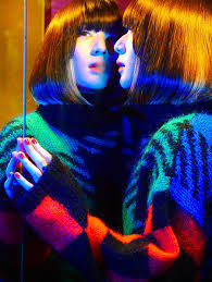 日语人名“七瀬かずみ”与“神崎レオナ”背后有何深意？