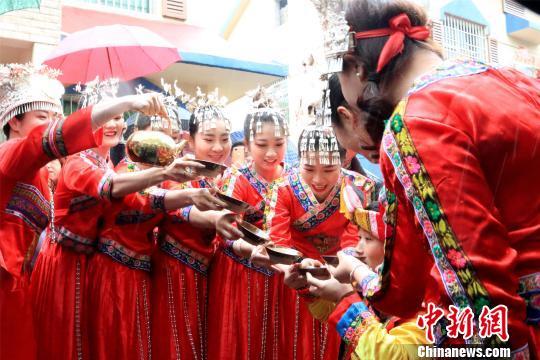 探索民族多样风俗